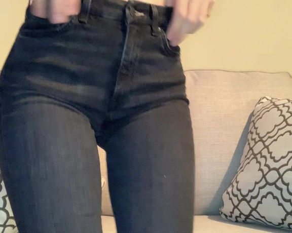 Alice White aka Aliceoncam - God my ass looks amazing in my new jeans! Worship, edge, send, goon... You deserve to be chaste and