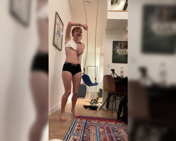 Alice White aka Aliceoncam - Swinging in my air Bnb I just really wanted to share this with y’all. Just a lot of joy and happi