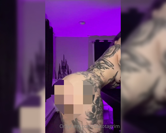 Ravengriim onlyfans - SLO MO STRIP & NUDE TWERKING 14 minutes worth of CUM WORTHY videos!! Stripping until Im standing