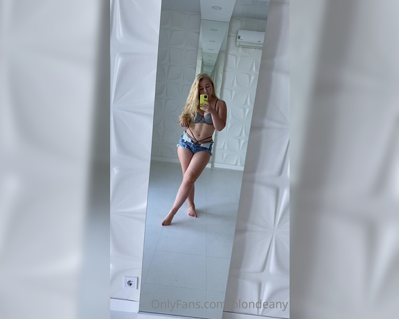 Blondeany Onlyfans - Front look for a change do you like a visible thongs trend It seems cute to me