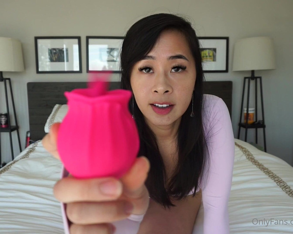 Kaedia Lang aka Kaedialang - (1302) Pink Flower Sex Toy Demo And Review I try out a cute new sex toy today and give you my first