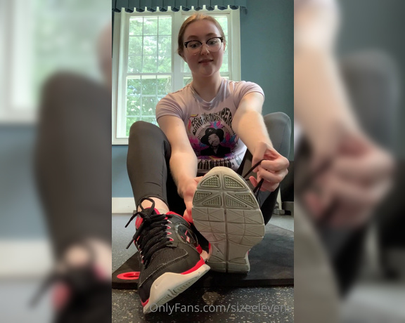 Becca Foxx aka Sizeelevens feet - My feet got too hot in the gym so I had to take off my socks and shoes to let them breathe for a bit