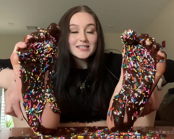 Becca Foxx aka Sizeelevens feet - Watch me lick this sweet treat off my feet I know you want to lick them clean whether they’re cover