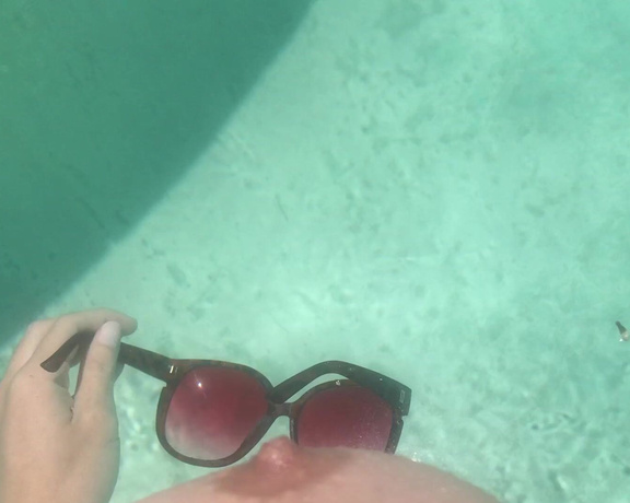 Katee aka Kateelife - Rose colored glasses + underwater