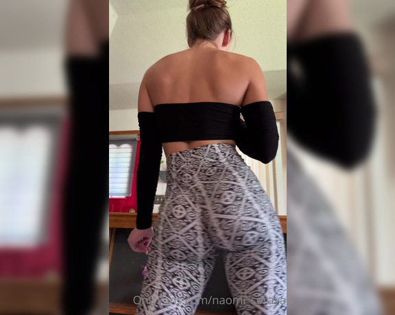 Naomi Soraya aka Naomi_soraya - Just me doing my best to shake it in some yoga pants I just finished editing a bunch of videos 2
