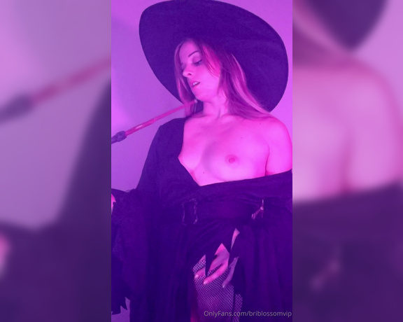 Bri Blossom aka Briblossomvip - Naughty little witch