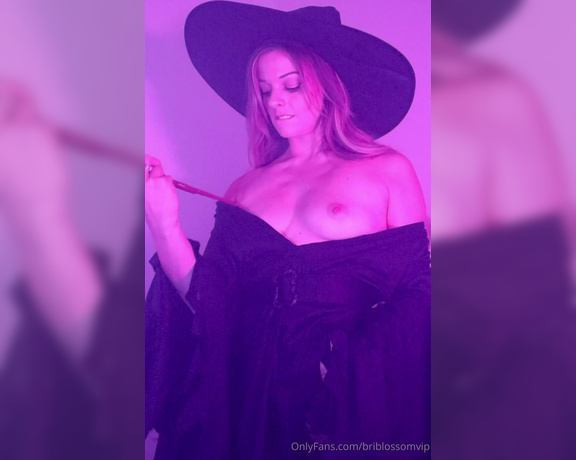 Bri Blossom aka Briblossomvip - Naughty little witch