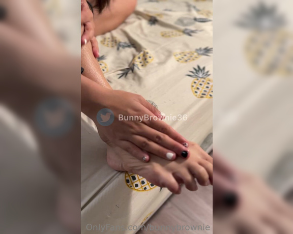 Bunnybrownie OnlyFans - Taking care of my foot