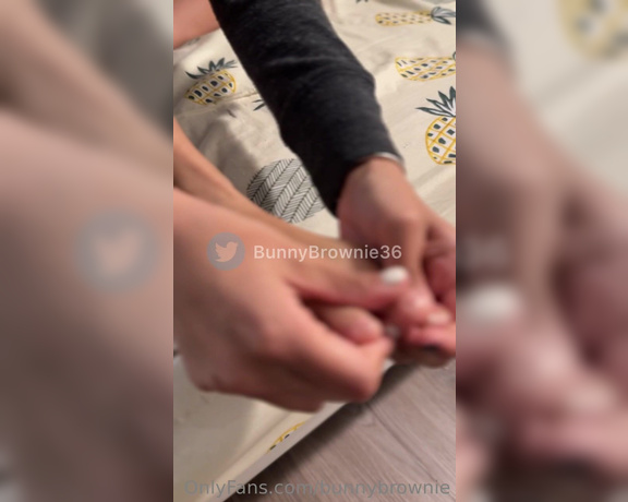 Bunnybrownie OnlyFans - Taking care of my foot