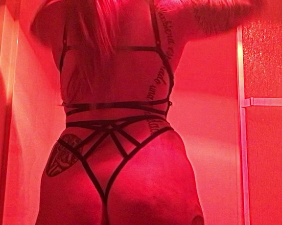 Embermae - Sexy Red, New Tattoo, Ass, Ass Fetish, Booty Clapping, Lace/Lingerie, White Booty, ManyVids