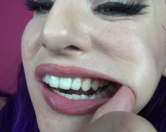 MsNadiaWhite - Deep inside Goddess Valora's Mouth, Vore, Mouth Fetish, Tongue Fetish, Lipstick Fetish, Teeth, ManyVids