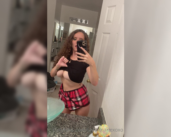 Lauramariexoxo - So wet ready for someone to bend me over the bathroom sink