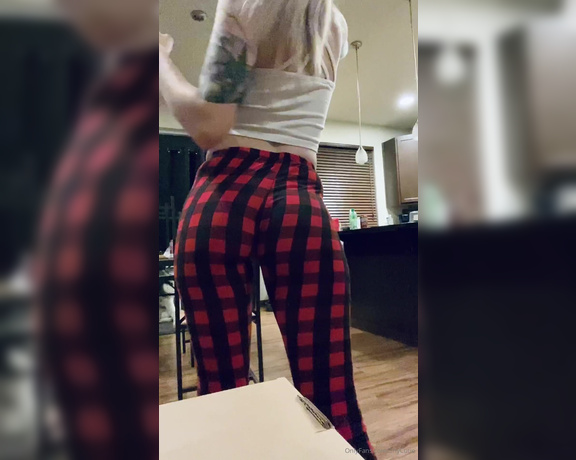 Shycutie Onlyfans - Can we talk about how jiggly my butt is in these pants! LOL at the end