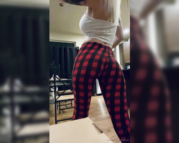 Shycutie Onlyfans - Can we talk about how jiggly my butt is in these pants! LOL at the end