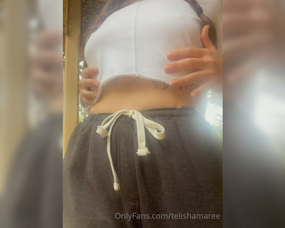 Telishamaree - I was bored so I decided to play with my tits Excuse my daggy outfit, I’m in comfy mode today
