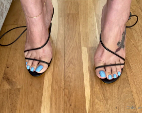 Goddess Grazi Feet aka Grazigoddess - Look at my naked body, in these beautiful heels with impeccable blue nails… Surrender, there is noth