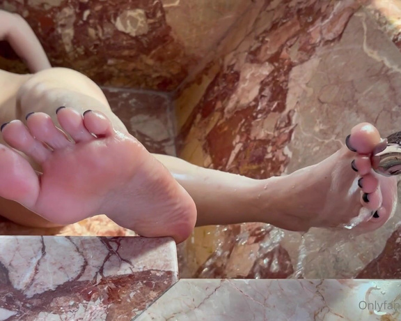 Goddess Grazi Feet aka Grazigoddess - Delicious video… give many likes Vdeo delicioso… Deem muitos likes