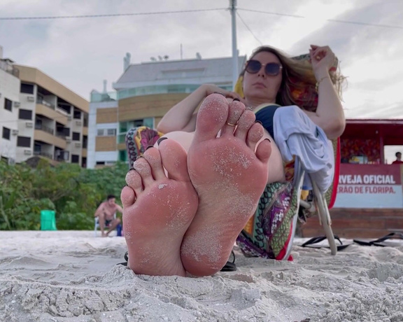 Goddess Grazi Feet aka Grazigoddess - Beach day, can you imagine being by my side, looking at those big, sexy and sandy feet, would