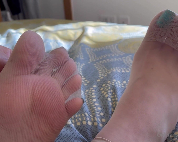 Goddess Grazi Feet aka Grazigoddess - Ive been wearing this nylon sock for days, it really has footjobs and today Im going to do a footjob