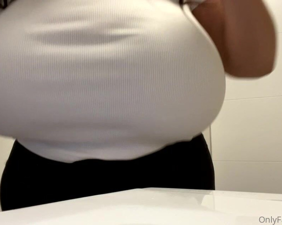 Gcupbaby Onlyfans - Happy monday hope you like this lil white top as much as i do hehe