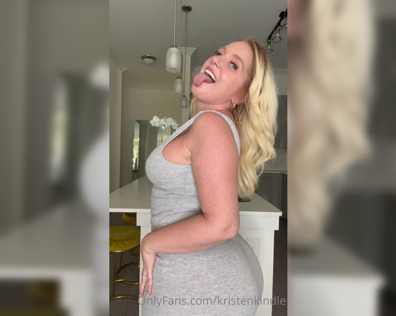 Kristen Kindle aka Kristenkindle Onlyfans - Here’s your daily show! Happy weekend!