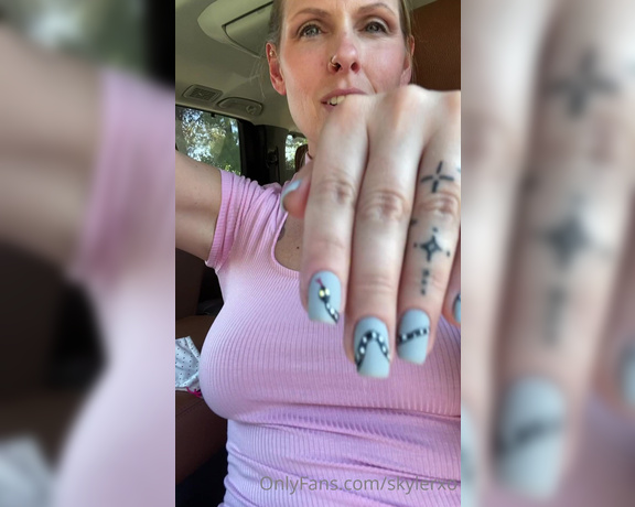 Skylerxo Only Fans - Just got my nails done yesterday I love the snake! Never know when it’s going to strike!!