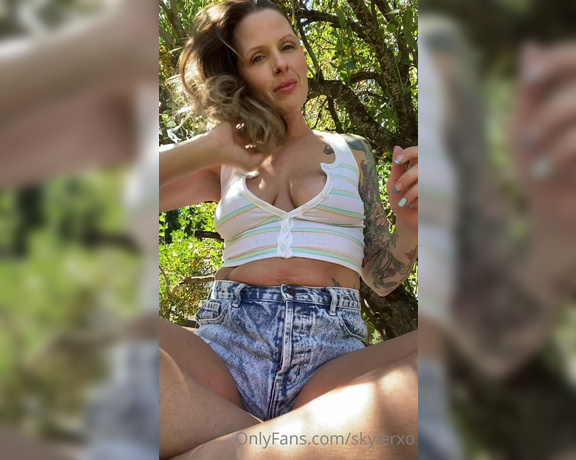 Skylerxo Only Fans - Enjoying the shade under my tree Had to pull out the ta’s for you
