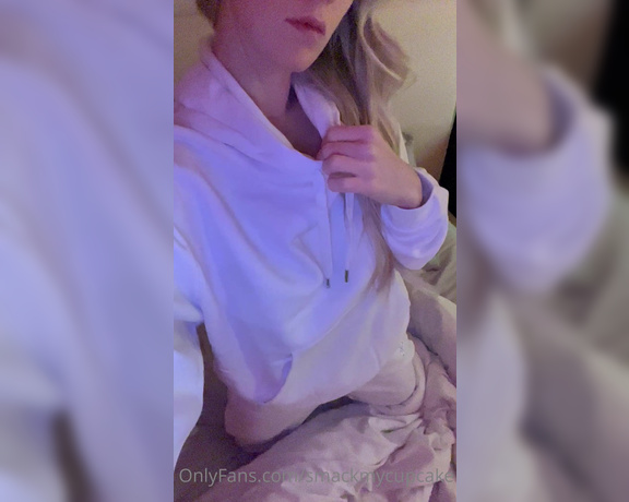 Smackmycupcake OnlyFans - Feeling extra horny tonight