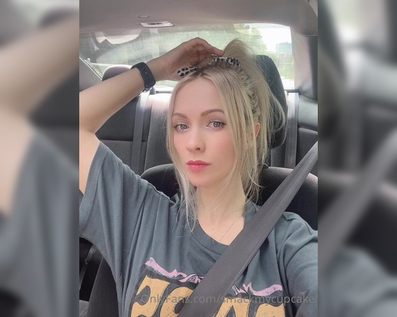 Smackmycupcake OnlyFans - How I entertain myself during car rides