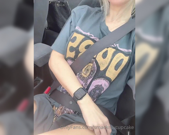 Smackmycupcake OnlyFans - How I entertain myself during car rides