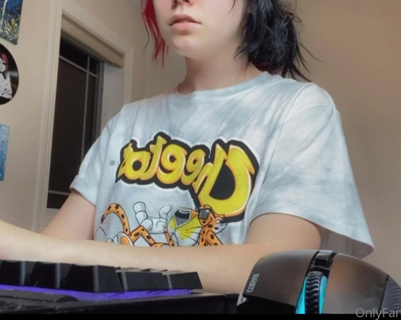 Alley Kat aka Alleykat421 Nude - My life summed up into one video gaming, hentai, and a Cheetos shirt have a great night loves