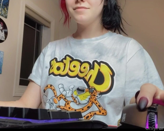 Alley Kat aka Alleykat421 Nude - My life summed up into one video gaming, hentai, and a Cheetos shirt have a great night loves