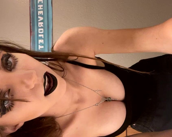 Toystoryandiee OnlyFans - Goth and makes an appearance 3