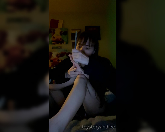Toystoryandiee OnlyFans - Th feet lotion series 2