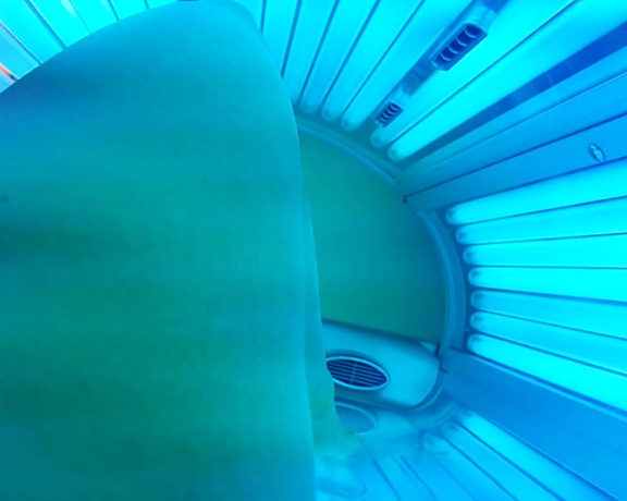 Anissa Kate aka Anissakate OnlyFans - Tanning time petite sance d UV