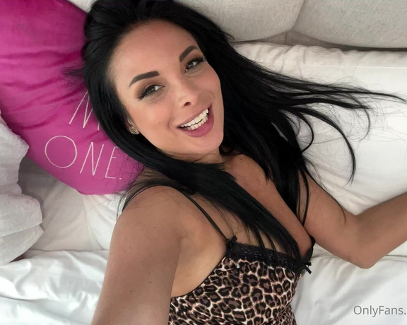 Anissa Kate aka Anissakate OnlyFans - I just woke up, i slept without panties and i was a little horny this morning So i Just shot this