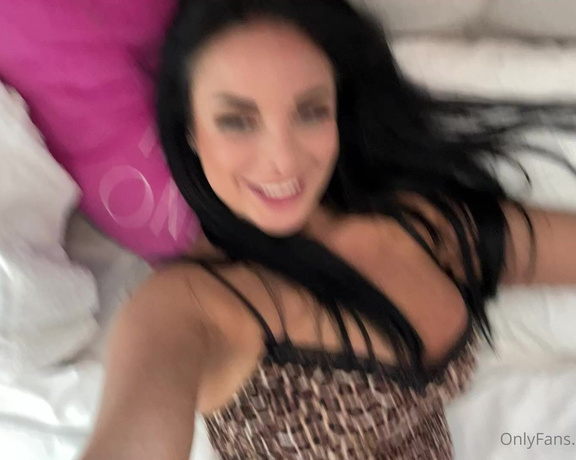 Anissa Kate aka Anissakate OnlyFans - I just woke up, i slept without panties and i was a little horny this morning So i Just shot this