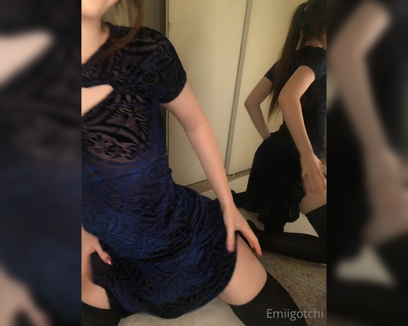 Emi aka Emiigotchi OnlyFans - Me messing around in the mirror Sometimes I wish there were two of me hehe~