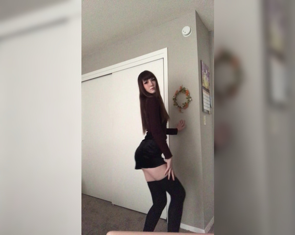 Emi aka Emiigotchi OnlyFans - A lot of people liked that little stupid dance video that I did a while back so I did another one!
