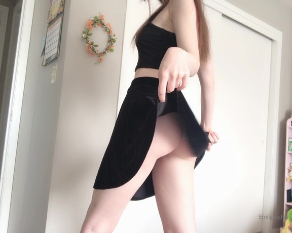 Emi aka Emiigotchi OnlyFans - Shaking my What are your kinksfetishes I want to make sure that there’s something here for all of