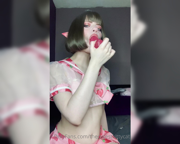 Misty silver aka Thecutestkittycat OnlyFans - Sucking daddy’s dick!