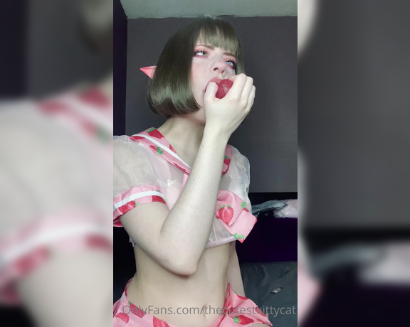 Misty silver aka Thecutestkittycat OnlyFans - Sucking daddy’s dick!