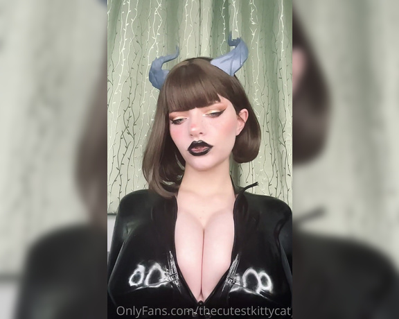 Misty silver aka Thecutestkittycat OnlyFans - Succumb to my mouth cum slave~ you’re mine Forever~! Ahegao, spit and lots of tongue, succubus femd