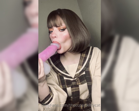 Misty silver aka Thecutestkittycat OnlyFans - Trying to fit such a big cock in my tiny little mouth for master! I hope you guys enjoy, I found