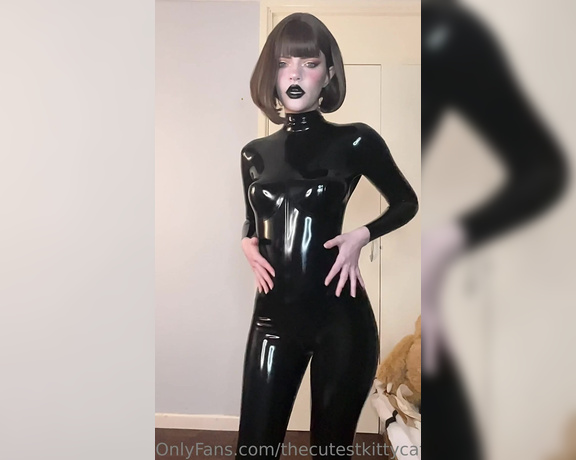 Misty silver aka Thecutestkittycat OnlyFans - Seducing you with my latex clad body and spankable ass~ can you resist