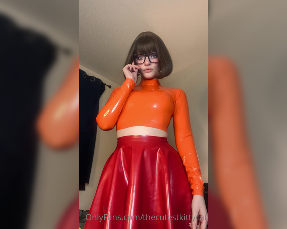 Misty silver aka Thecutestkittycat OnlyFans - My new latex velma cosplay~ I was going to use these videos fo take photos, but I figured you guys 2