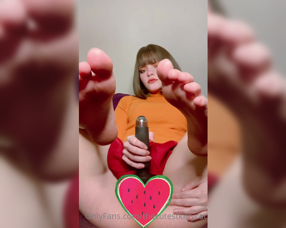 Misty silver aka Thecutestkittycat OnlyFans - Velma taking her dildo and using her vibrator at once!!! And some pics of me spreading my holes 2