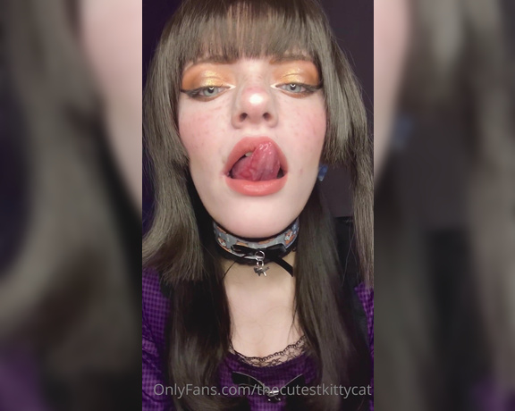 Misty silver aka Thecutestkittycat OnlyFans - Closeup uvula and tongue play video! I feel super self conscious about my face and makeup getting th