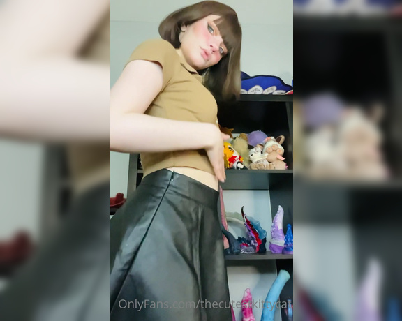 Misty silver aka Thecutestkittycat OnlyFans - Slowly revealing my fat ass, slapping and smacking my cheeks for the best jiggle Would you wor 1