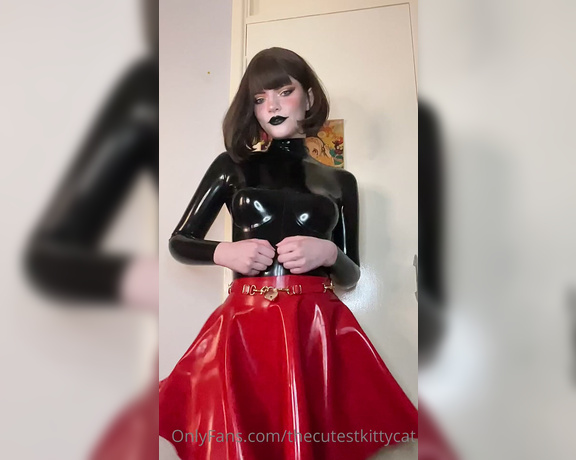 Misty silver aka Thecutestkittycat OnlyFans - Having a dance~ will you join me